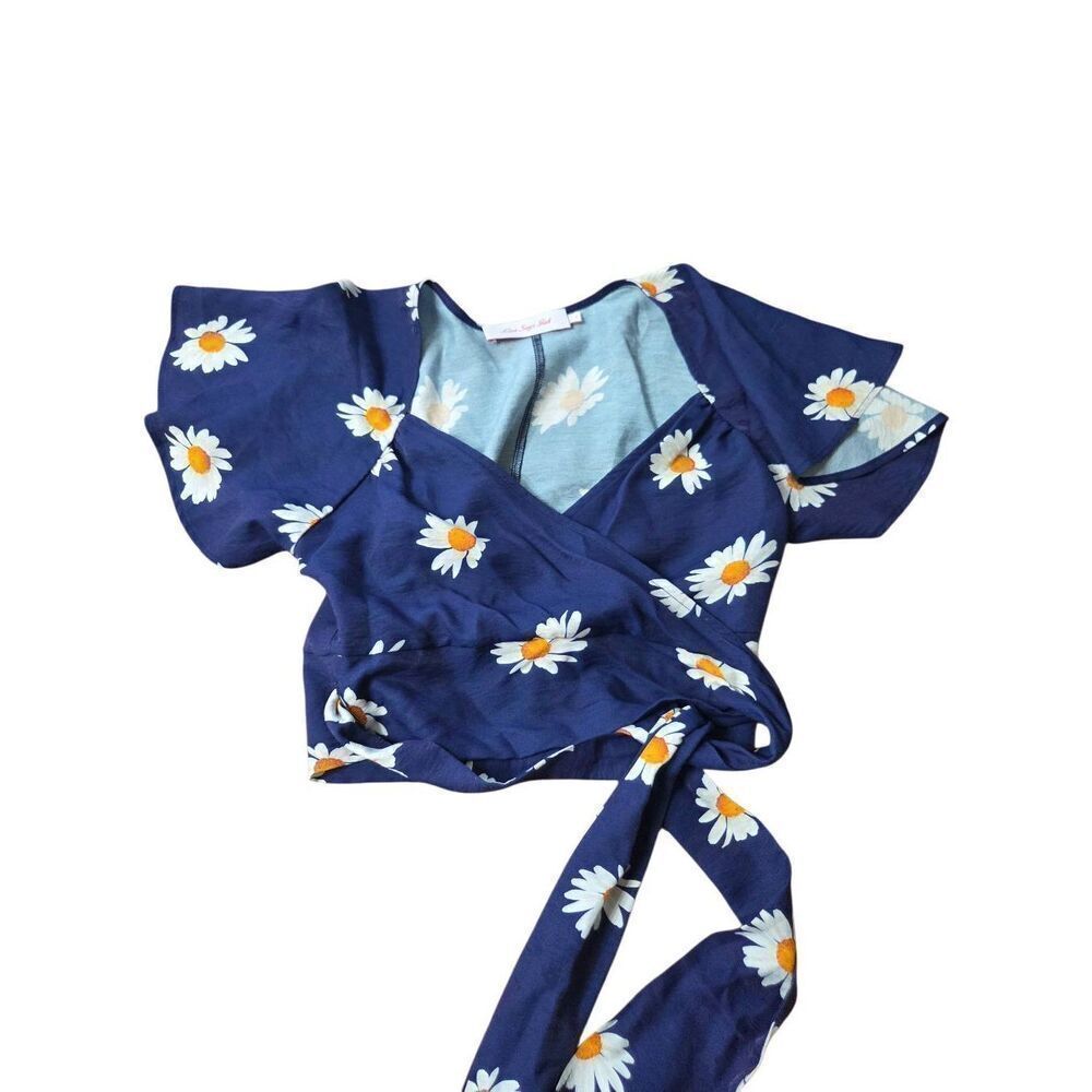 Lisa Says Gah blue daisy wrap top sz Small